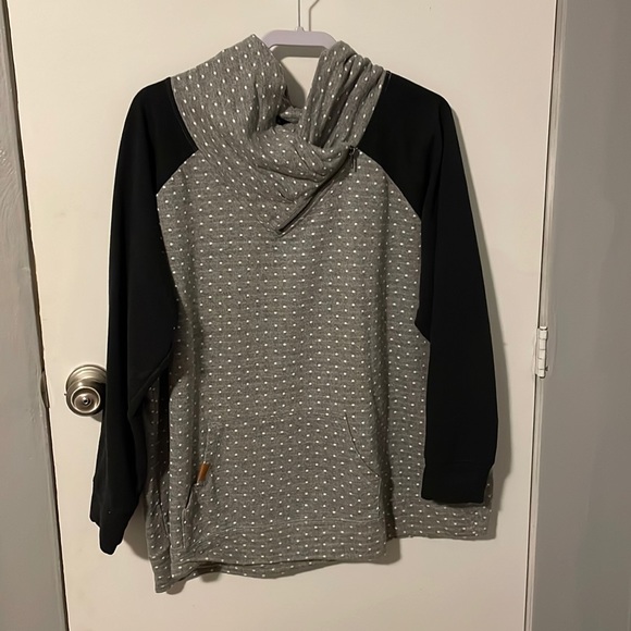 Maurices Sweatshirt - Picture 1 of 3